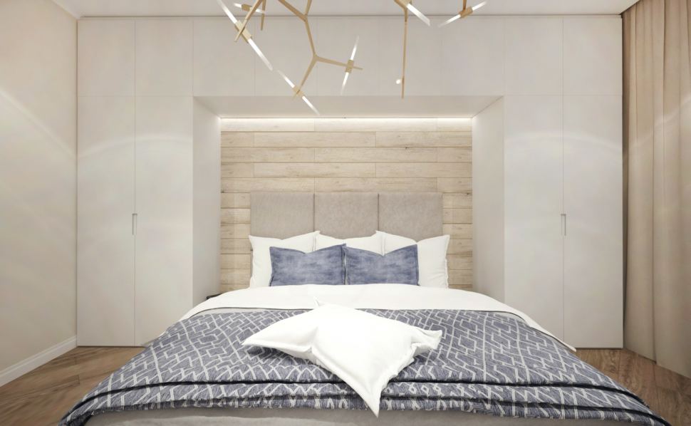 Дизайн интерьера спальни 17 кв.м в современном стиле в бежевых тонах в сочетании со сложно-синим оттенком, голубой стул, кровать, зеркало